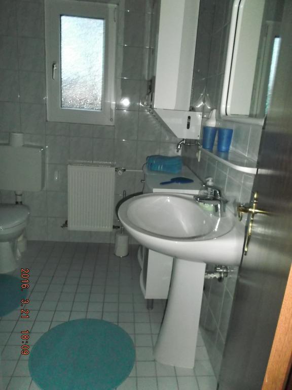 Holiday home Ferienhaushalfte Lutow